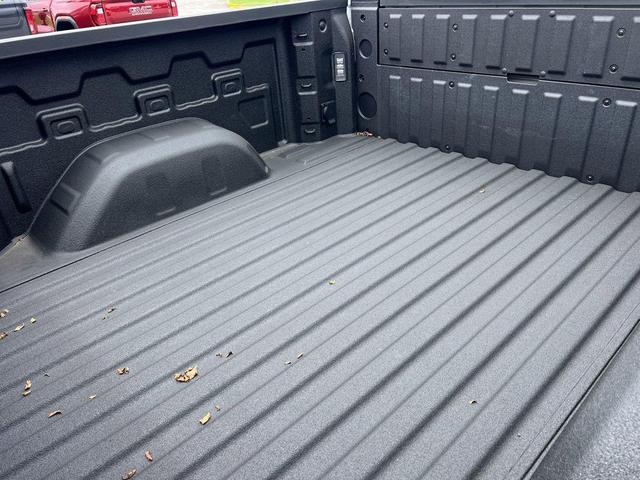 Photo of 2025 Summit White GMC Sierra 1500