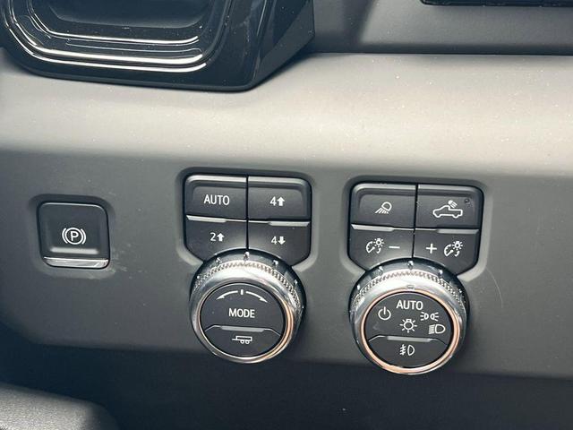 Photo of 2025 Summit White GMC Sierra 1500