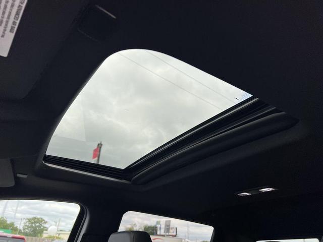 Photo of 2025 Summit White GMC Sierra 1500