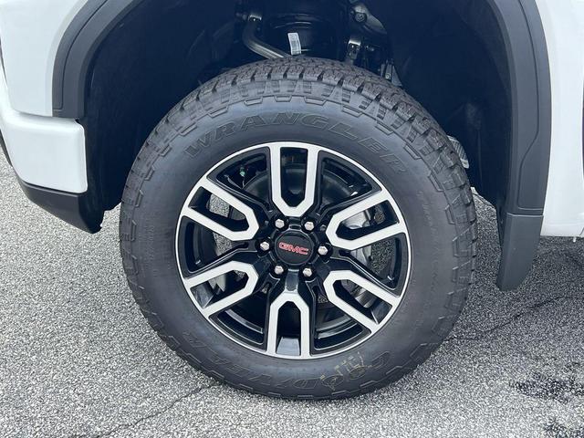 Photo of 2025 Summit White GMC Sierra 1500
