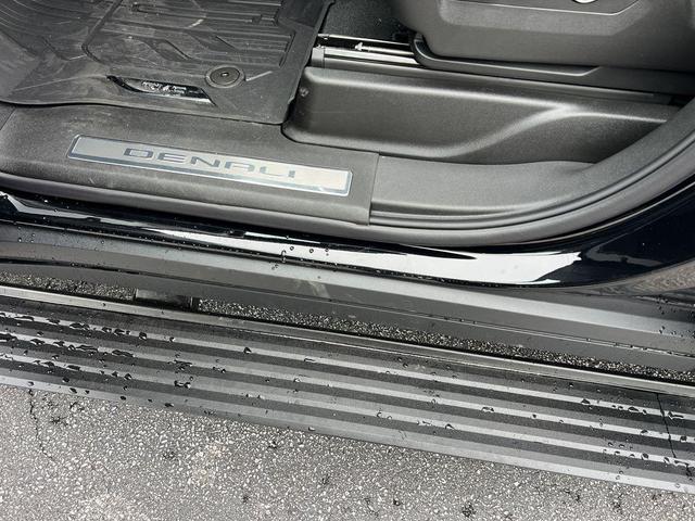 Photo of 2025 Onyx Black GMC Yukon