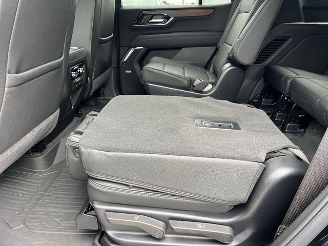 Photo of 2025 Onyx Black GMC Yukon