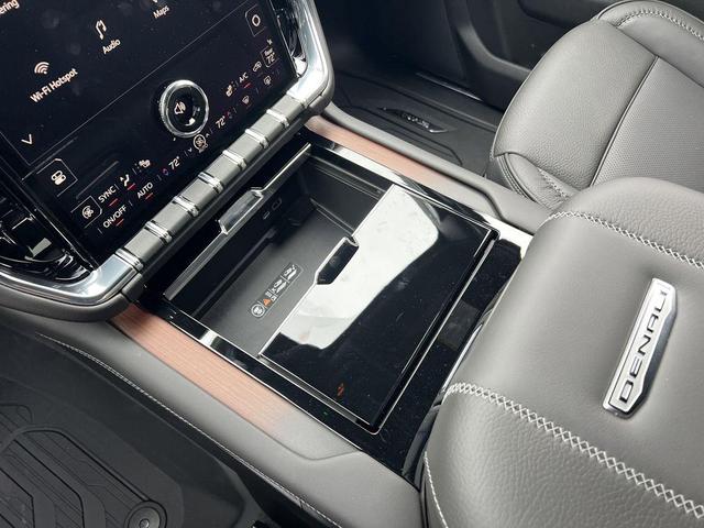 Photo of 2025 Onyx Black GMC Yukon