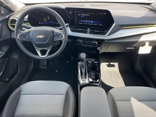 Photo of 2025 Summit White Chevrolet Trax