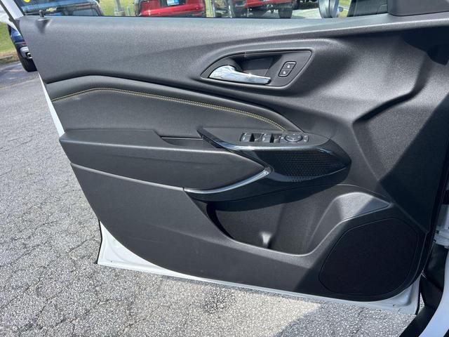 Photo of 2025 Summit White Chevrolet Trax