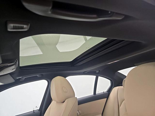 Photo of 2021 Black BMW 330