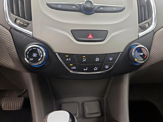 Photo of 2017 White Chevrolet Cruze