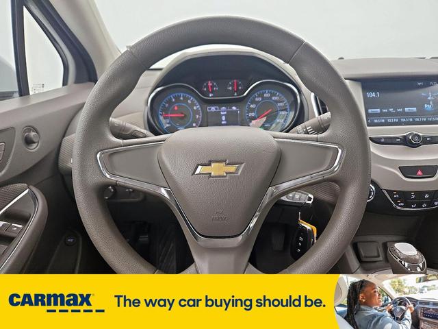 Photo of 2017 White Chevrolet Cruze