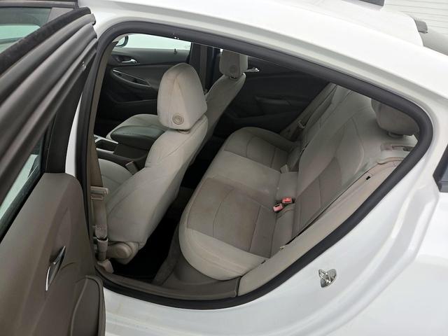 Photo of 2017 White Chevrolet Cruze