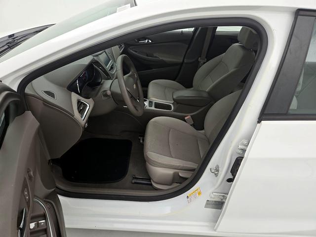 Photo of 2017 White Chevrolet Cruze
