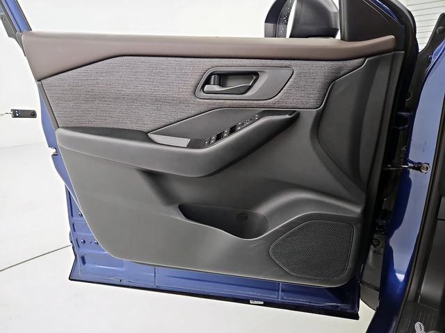 Photo of 2023 Blue Nissan Rogue