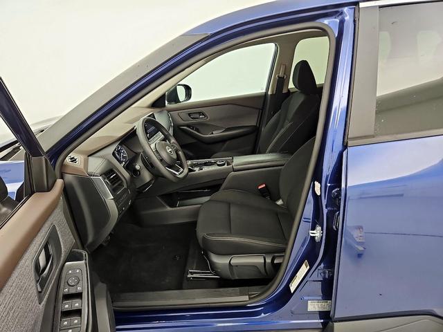 Photo of 2023 Blue Nissan Rogue