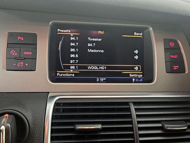 Photo of 2015 Gray Audi Q7