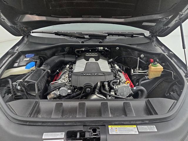 Photo of 2015 Gray Audi Q7