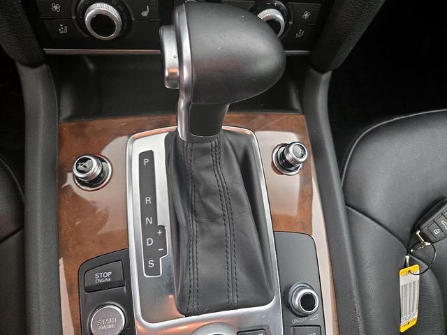 Photo of 2015 Gray Audi Q7