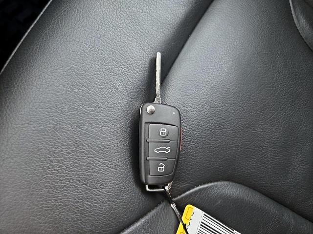 Photo of 2015 Gray Audi Q7