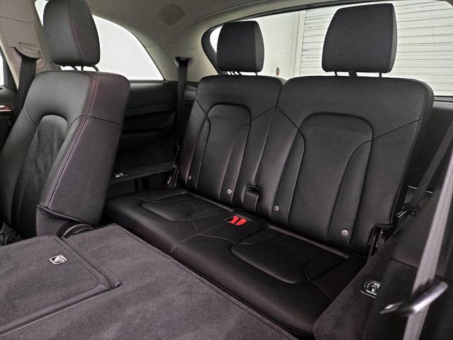 Photo of 2015 Gray Audi Q7