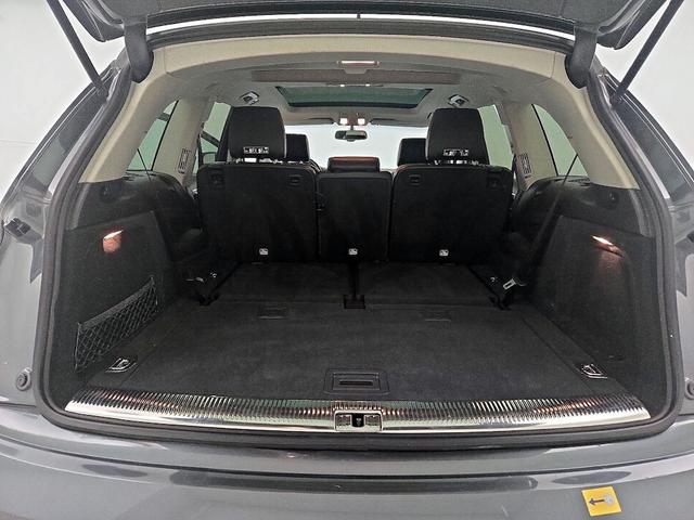 Photo of 2015 Gray Audi Q7