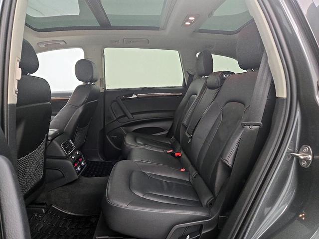 Photo of 2015 Gray Audi Q7