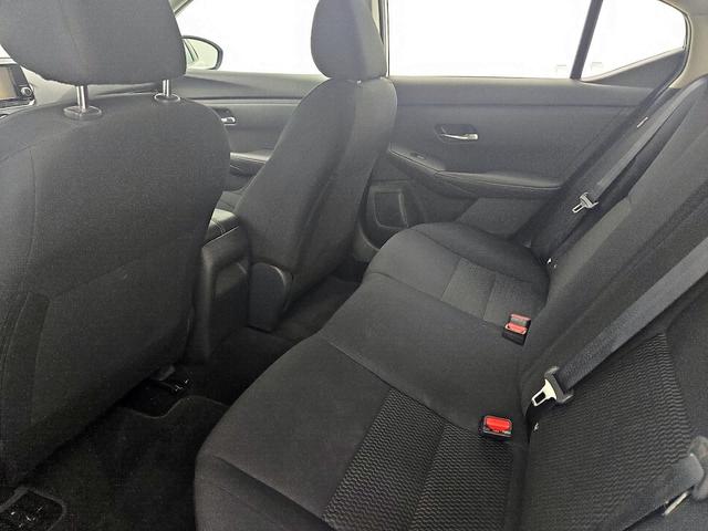 Photo of 2023 White Nissan Sentra