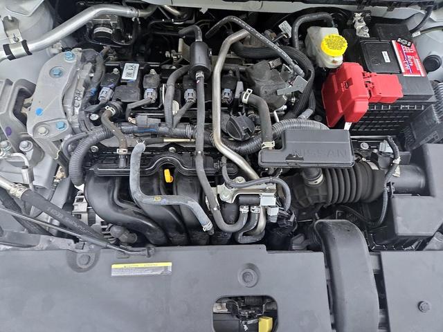 Photo of 2023 White Nissan Sentra