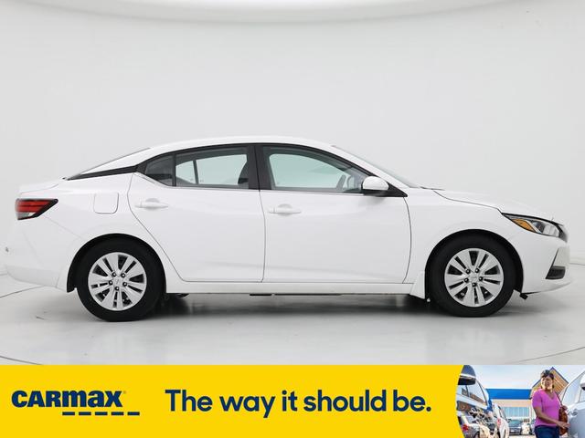 Photo of 2023 White Nissan Sentra