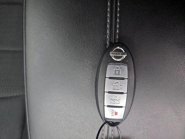 Photo of 2023 White Nissan Sentra