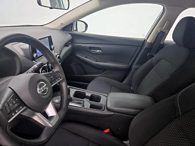 Photo of 2023 White Nissan Sentra
