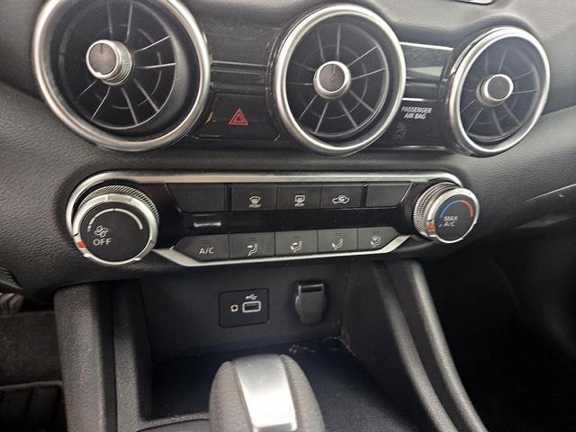 Photo of 2023 White Nissan Sentra