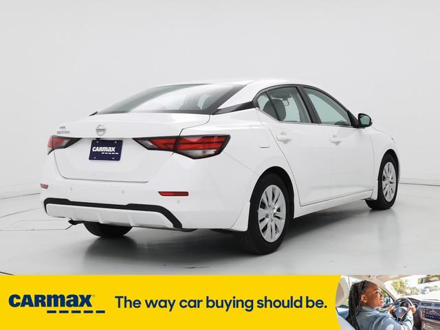 Photo of 2023 White Nissan Sentra