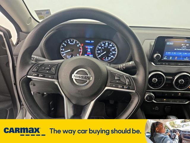 Photo of 2023 White Nissan Sentra