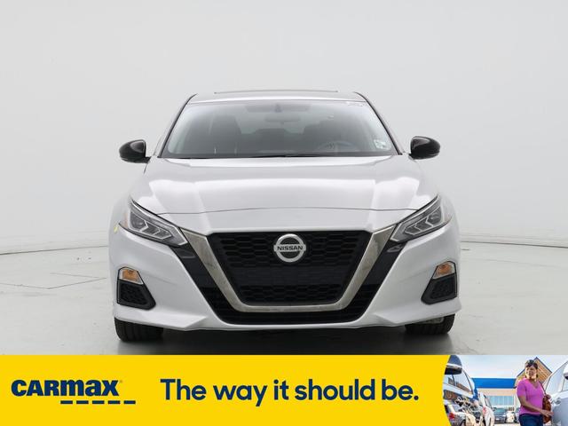 Photo of 2019 Silver Nissan Altima