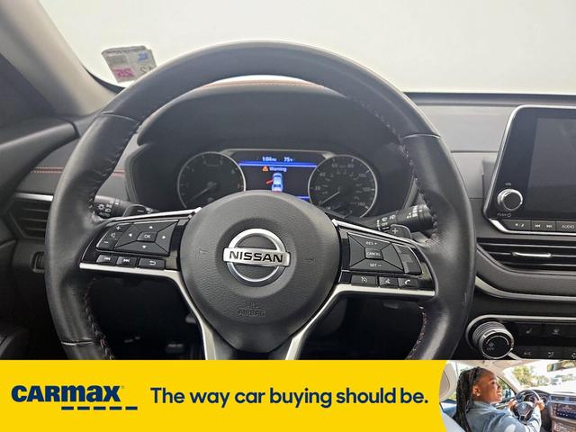 Photo of 2019 Silver Nissan Altima
