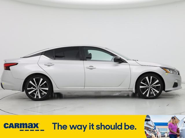 Photo of 2019 Silver Nissan Altima