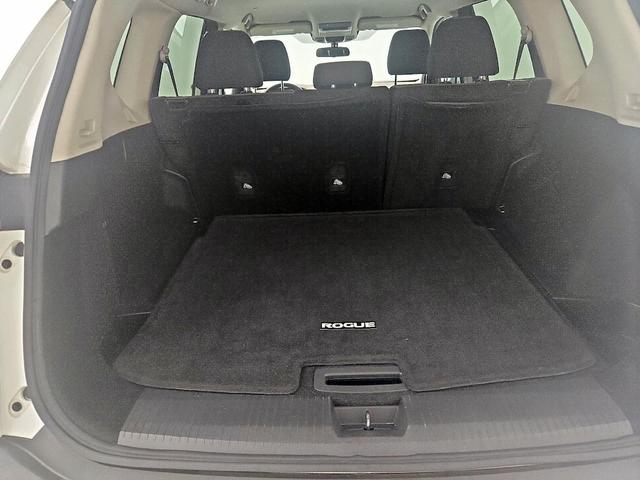 Photo of 2023 White Nissan Rogue