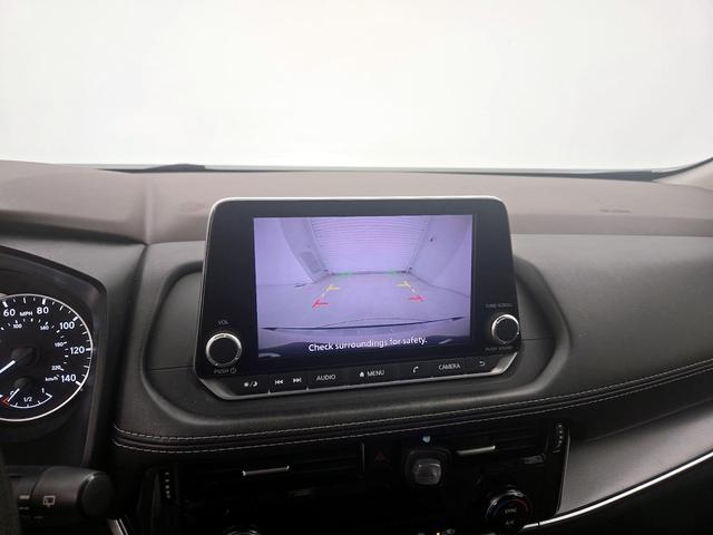 Photo of 2023 White Nissan Rogue