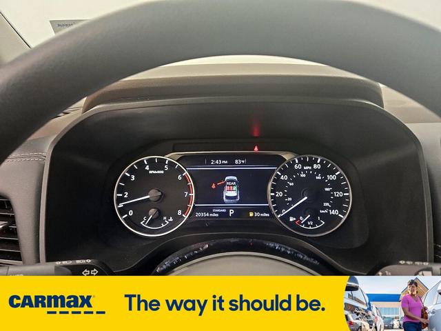 Photo of 2023 White Nissan Rogue