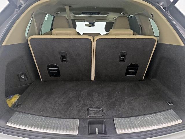 Photo of 2015 White Acura MDX