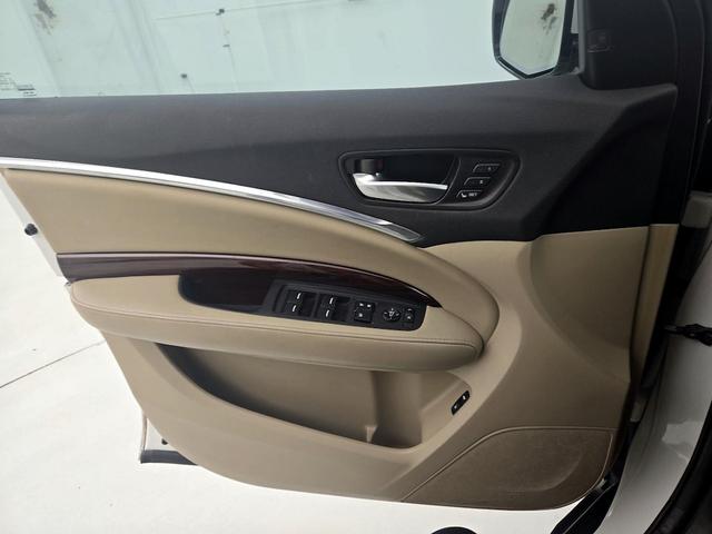 Photo of 2015 White Acura MDX
