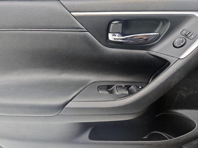Photo of 2018 Gray Nissan Altima
