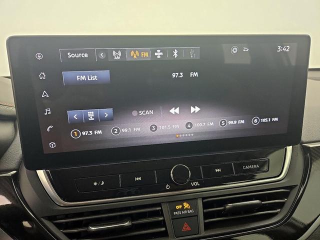 Photo of 2024 Pearl Nissan Altima