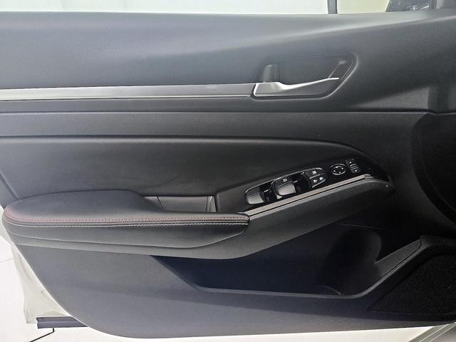 Photo of 2024 Pearl Nissan Altima