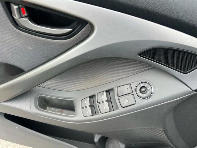 Photo of 2013 Radiant Silver Hyundai ELANTRA