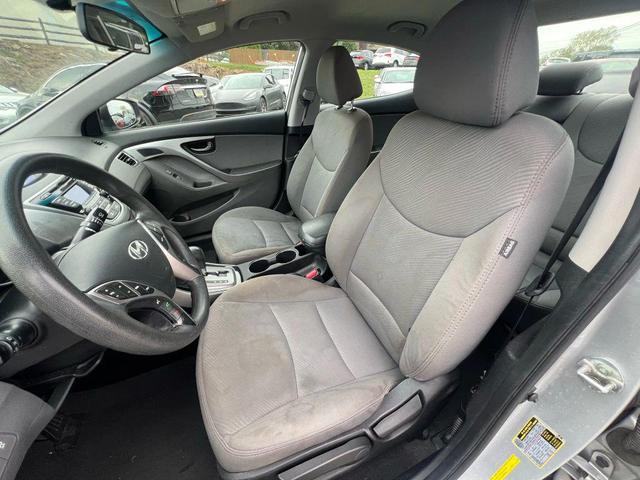Photo of 2013 Radiant Silver Hyundai ELANTRA