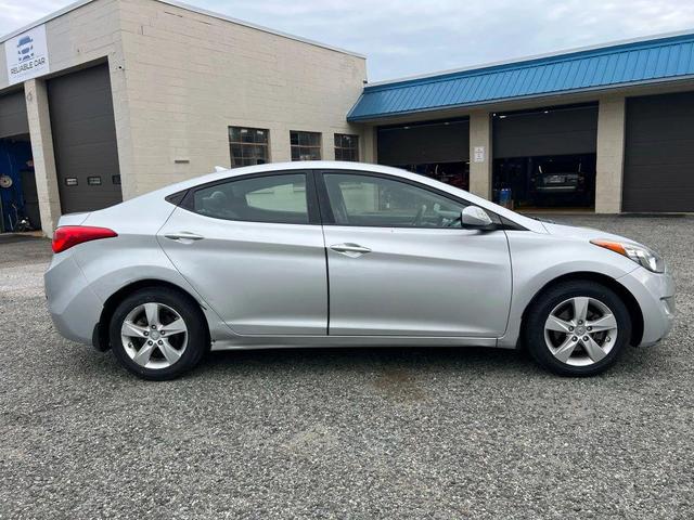 Photo of 2013 Radiant Silver Hyundai ELANTRA
