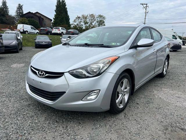Photo of 2013 Radiant Silver Hyundai ELANTRA