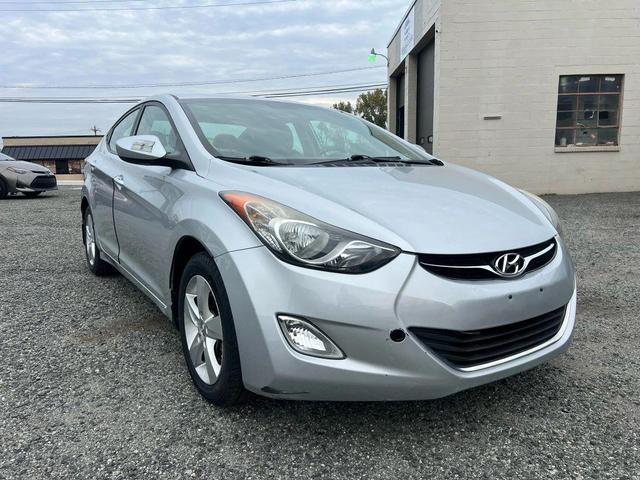 Photo of 2013 Radiant Silver Hyundai ELANTRA