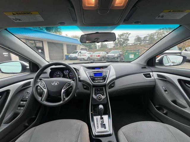 Photo of 2013 Radiant Silver Hyundai ELANTRA