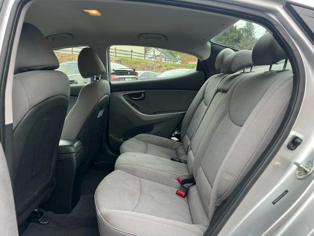 Photo of 2013 Radiant Silver Hyundai ELANTRA