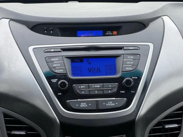 Photo of 2013 Radiant Silver Hyundai ELANTRA